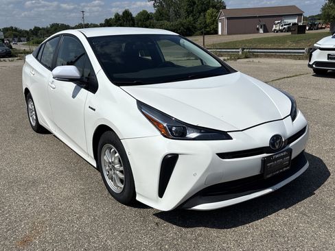 Used 2022 Toyota Prius LE FWD image 1