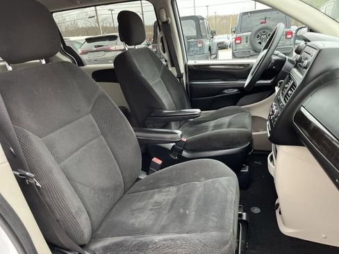 Used 2017 Dodge Grand Caravan SE image 26