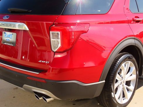Used 2022 Ford Explorer Platinum w/ Equipment Group 601A image 12