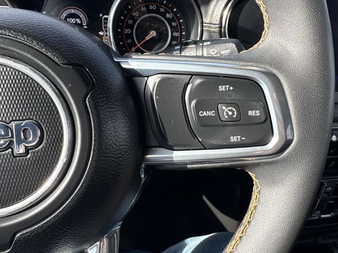 Used 2023 Jeep Wrangler Unlimited Sahara AWD/4WD image 17