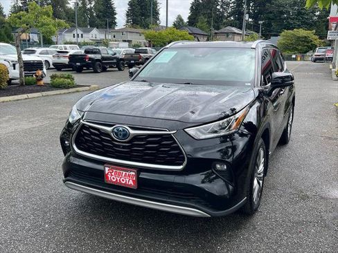 Certified 2021 Toyota Highlander Platinum AWD/4WD image 4