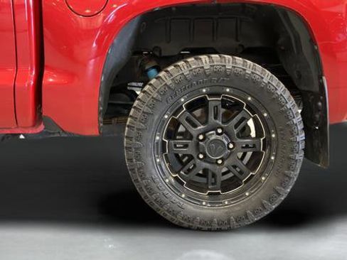 Used 2016 Toyota Tundra SR5 w/ SR5 Upgrade Package AWD/4WD image 29