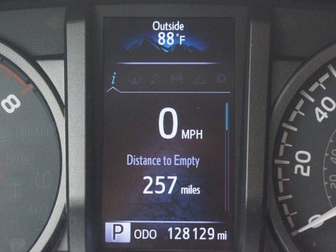 Used 2017 Toyota Tacoma TRD Sport RWD image 4
