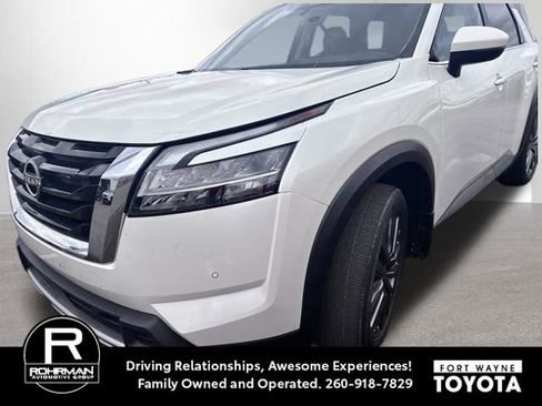 Used 2024 Nissan Pathfinder SL w/ SL Premium Package image 1