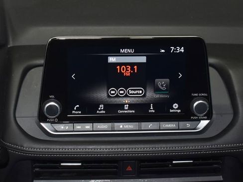 Used 2025 Nissan Rogue SV image 17