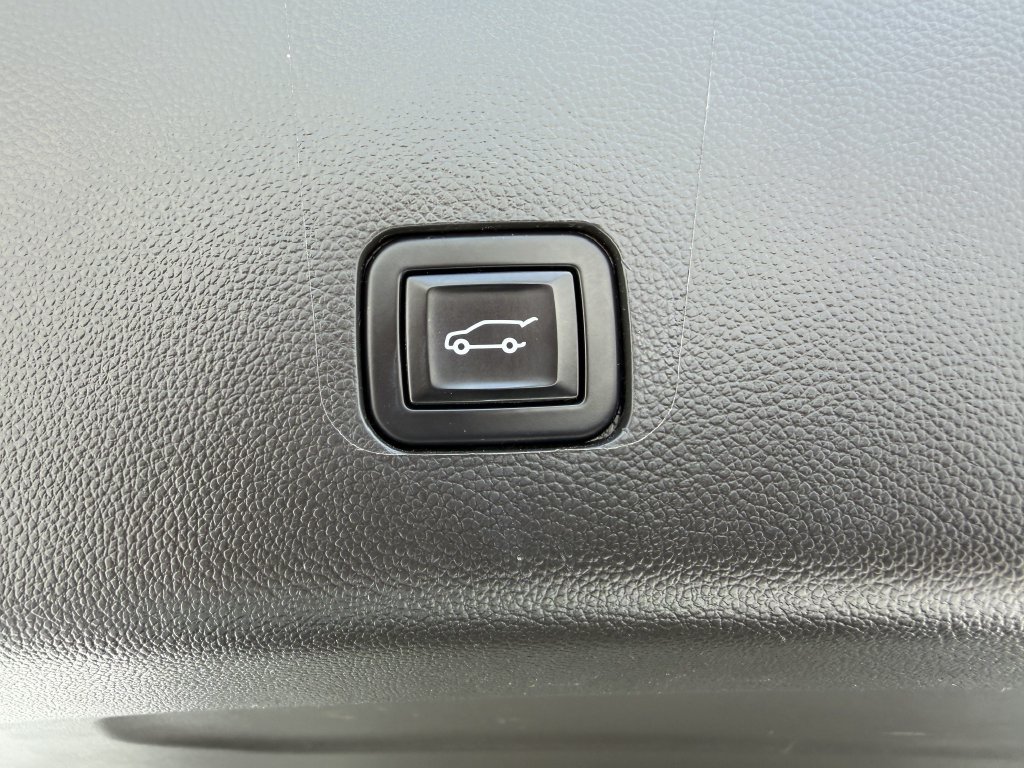 Used 2021 Chevrolet Traverse RS FWD image 28