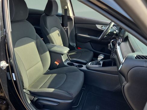 Used 2024 Kia Forte LXS w/ LXS Technology Package FWD image 15