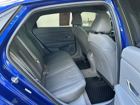 Used 2022 Hyundai Elantra SEL FWD image 25