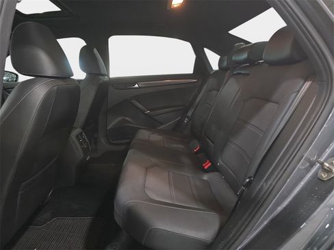 Used 2022 Volkswagen Passat 2.0T R-Line image 12