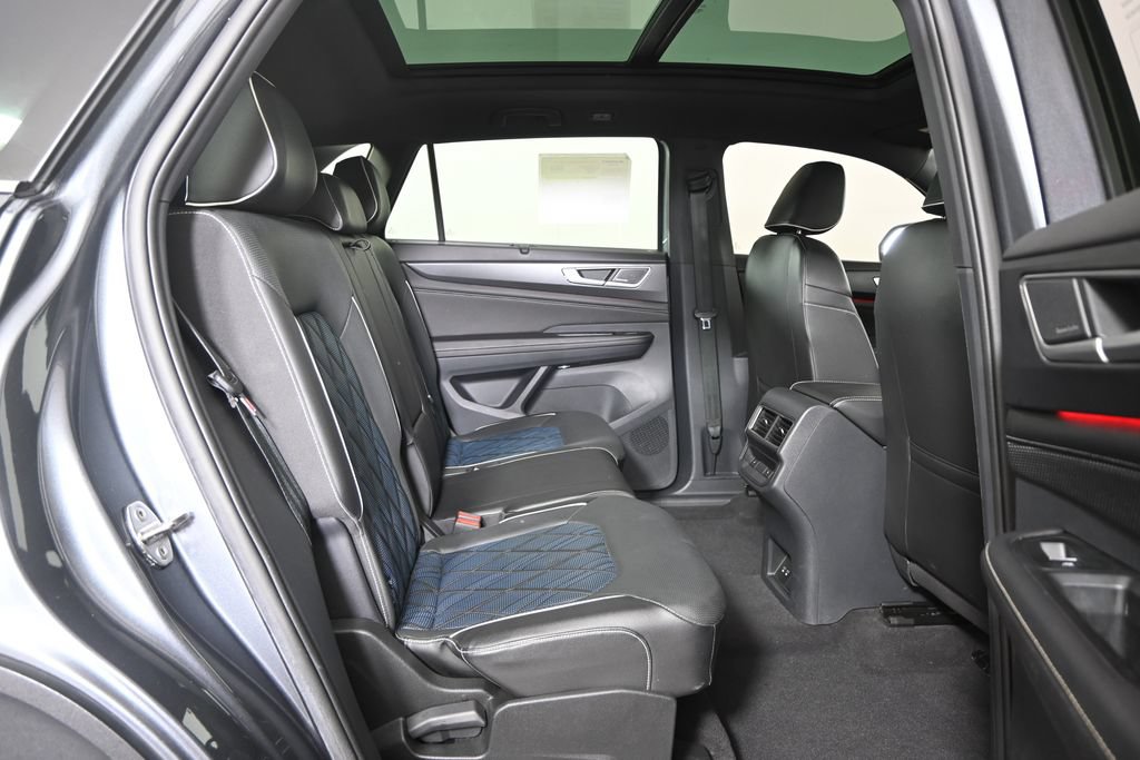 Used 2024 Volkswagen Atlas Cross Sport SEL Premium R-Line AWD/4WD image 16
