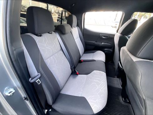 Used 2022 Toyota Tacoma TRD Off-Road image 27