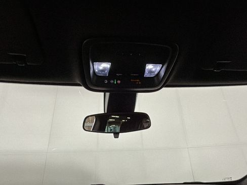 Used 2023 Chevrolet Traverse LT FWD image 29