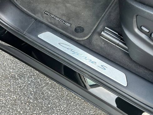 Certified 2025 Porsche Cayenne S AWD/4WD image 28