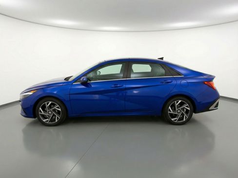 Used 2025 Hyundai Elantra Limited image 5