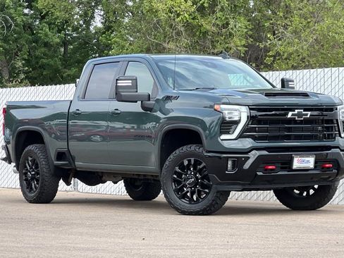 Used 2025 Chevrolet Silverado 2500 LT w/ Trail Boss Package AWD/4WD image 2