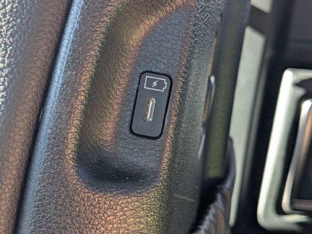 Certified 2025 Kia Telluride EX w/ EX Captain's Chair Package FWD image 15