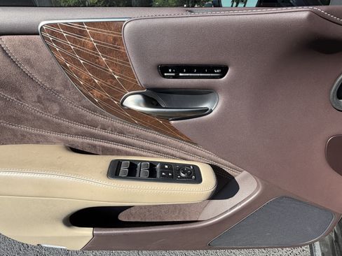 Used 2019 Lexus LS 500 w/ Interior Upgrade Package RWD image 13