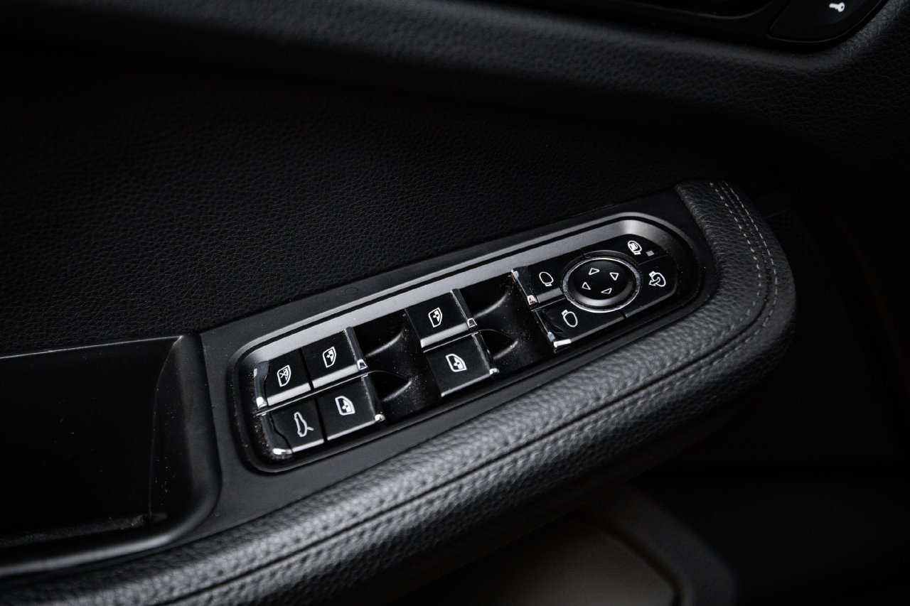 Certified 2020 Porsche Macan S AWD/4WD image 22