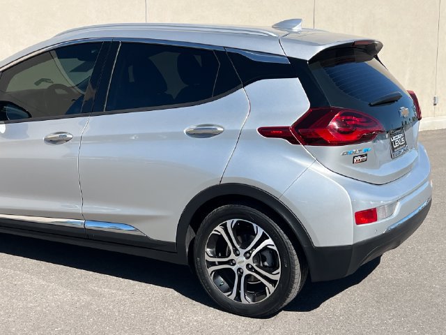 Used 2020 Chevrolet Bolt Premier w/ Infotainment Package FWD image 7