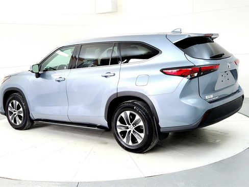 Certified 2021 Toyota Highlander XLE image 4