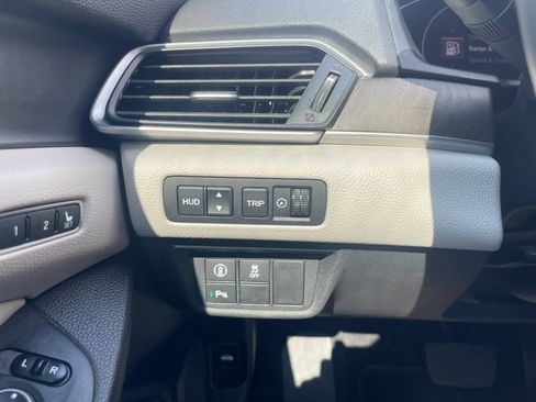 Used 2018 Honda Accord Touring image 14