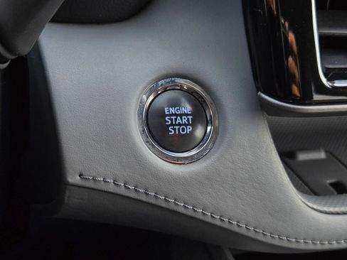 Used 2022 Toyota Highlander LE AWD/4WD image 18