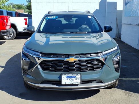 Used 2026 Chevrolet Trax LT FWD image 2