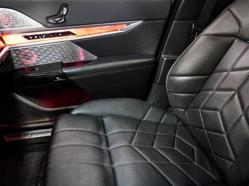 Used 2023 BMW 760i xDrive 760i xDrive w/ Executive Package image 36