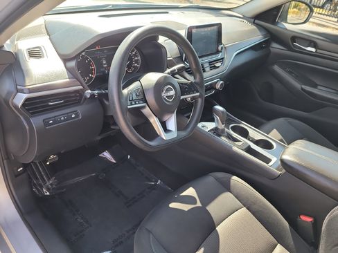 Used 2024 Nissan Altima 2.5 SV image 18