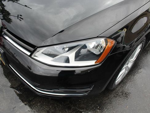 Used 2017 Volkswagen Golf SE image 10