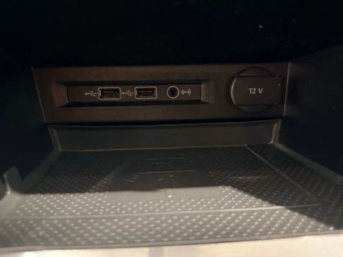 Used 2020 Volkswagen Tiguan S image 36