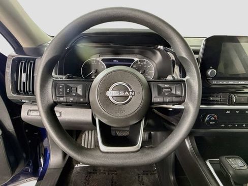 Used 2022 Nissan Pathfinder S FWD image 11