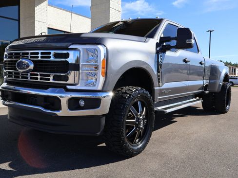 Used 2023 Ford F350 XLT w/ FX4 Off-Road Package image 2