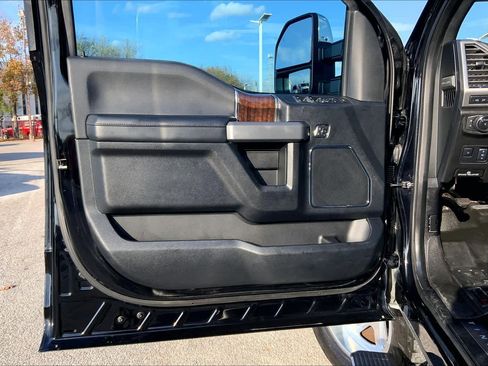 Used 2017 Ford F250 Platinum w/ Platinum Ultimate Package image 21