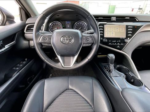 Used 2019 Toyota Camry SE image 5