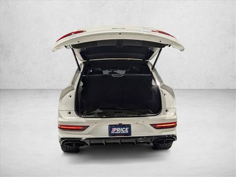 Used 2023 Bentley Bentayga image 6