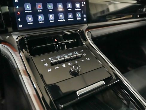 Certified 2025 Porsche Panamera 4 AWD/4WD image 29