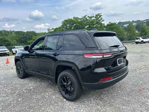 New 2025 Jeep Grand Cherokee 4WD image 3