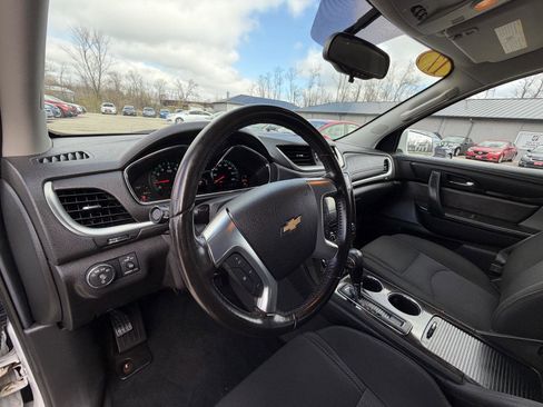 Used 2017 Chevrolet Traverse LT w/ Style and Technology Package AWD/4WD image 11