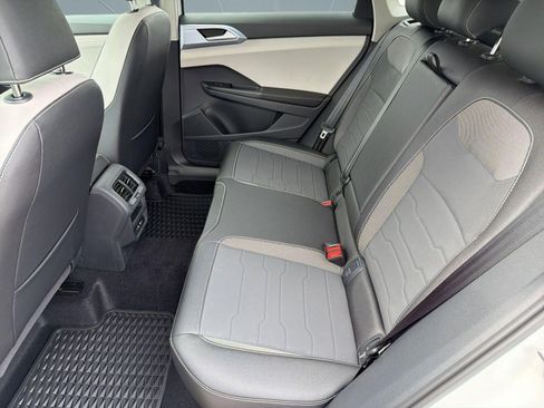 New 2026 Volkswagen Taos SE FWD image 14