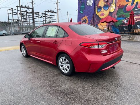 Used 2021 Toyota Corolla LE FWD image 3