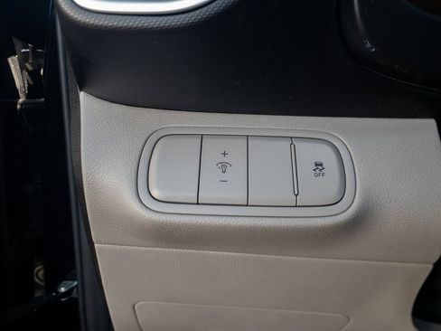 Used 2024 Hyundai Venue SEL image 26