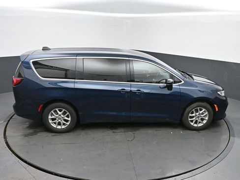 Used 2025 Chrysler Pacifica Select FWD image 43