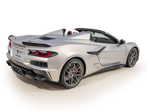 Used 2024 Chevrolet Corvette Z06 RWD image 7