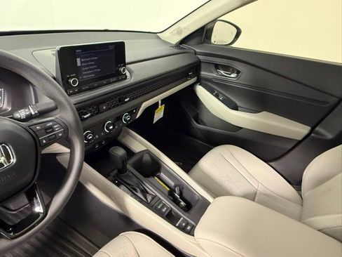 Used 2025 Honda Accord SE image 25