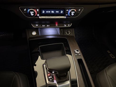 Used 2023 Audi Q5 2.0T Premium w/ Convenience Package image 17