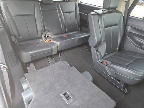 Used 2024 Ford Expedition XLT image 19