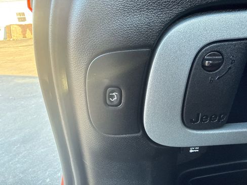 Used 2015 Jeep Cherokee Trailhawk w/ Comfort/Convenience Group image 16