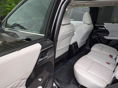 Used 2024 Mitsubishi Outlander SEL AWD/4WD image 27