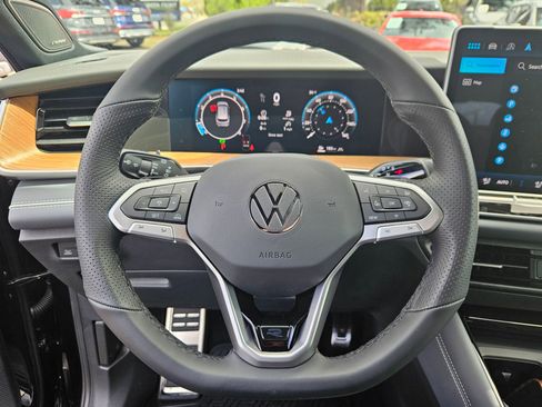 New 2026 Volkswagen Tiguan SEL R-Line AWD/4WD image 14